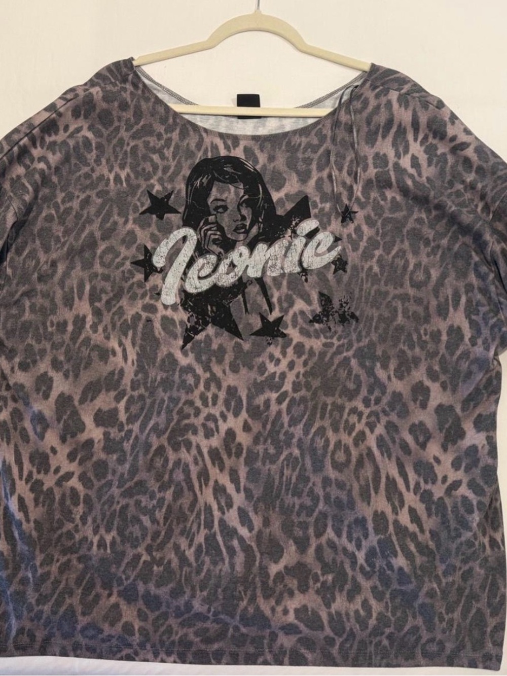 Urban Outfitters Iconic Leopard-Print Long Sleeve Top - Gray/Pink